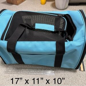 Source Unknown Blue Pet Carrier with Black Accents